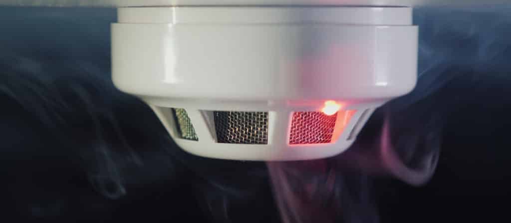 Smoke alarm detecting carbon dioxide